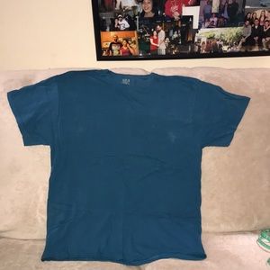 Fruit of the loom XL blue short sleeved shirt 💕